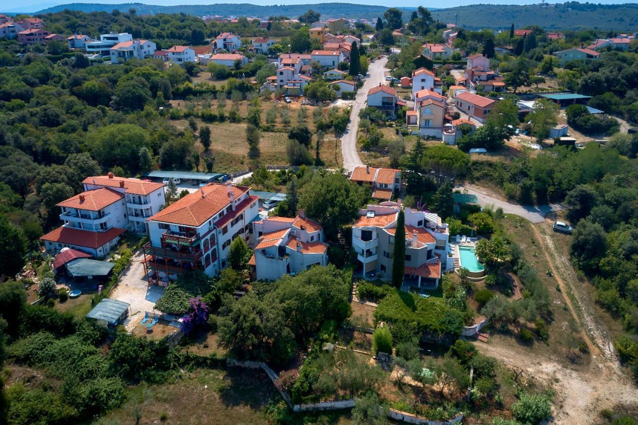 Apartments Dracice 1019 Banjole Buitenkant foto